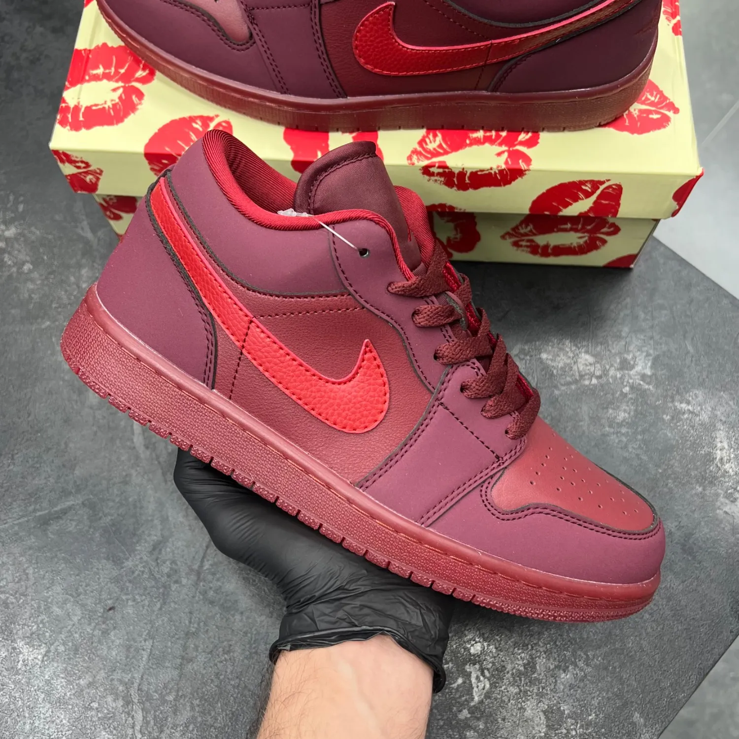 کفش نایک ایر جردن وان لو ولنتاین دی Nike Air Jordan 1 Low Valentine’s Day 2026 کفش نایک ایر جردن وان لو ولنتاین دی Nike Air Jordan 1 Low Valentine’s Day 2026 - تصویر 2