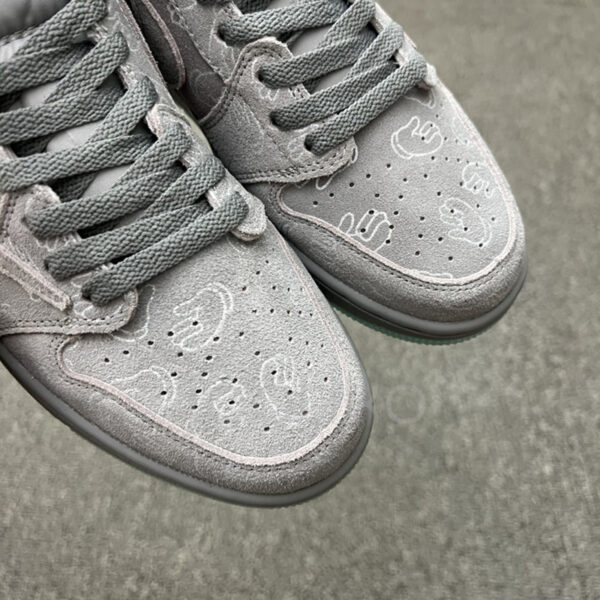 جردن وان لو کاز Jordan 1 Low Kaws طوسی جردن وان لو کاز Jordan 1 Low Kaws طوسی