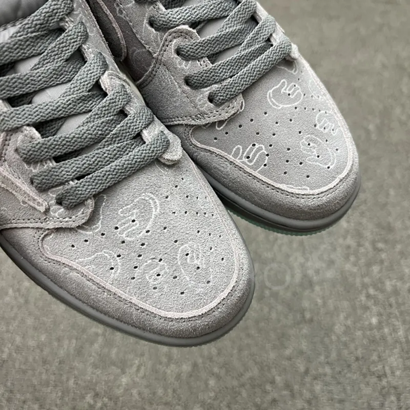 جردن وان لو کاز Jordan 1 Low Kaws طوسی جردن وان لو کاز Jordan 1 Low Kaws طوسی - تصویر 4