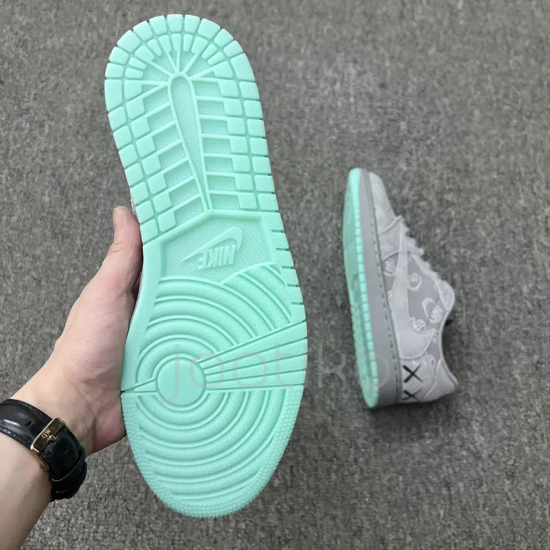 جردن وان لو کاز Jordan 1 Low Kaws طوسی جردن وان لو کاز Jordan 1 Low Kaws طوسی - تصویر 5