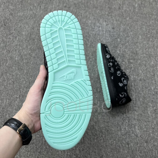 جردن وان لو کاز Jordan 1 Low Kaws مشکی جردن وان لو کاز Jordan 1 Low Kaws مشکی