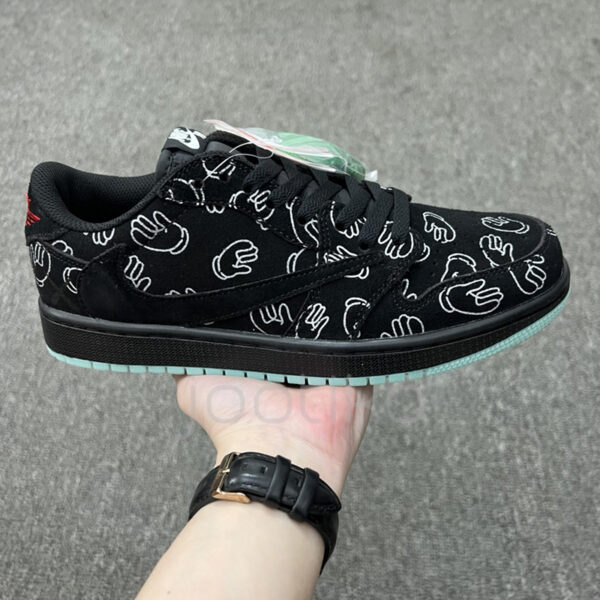 جردن وان لو کاز Jordan 1 Low Kaws مشکی جردن وان لو کاز Jordan 1 Low Kaws مشکی