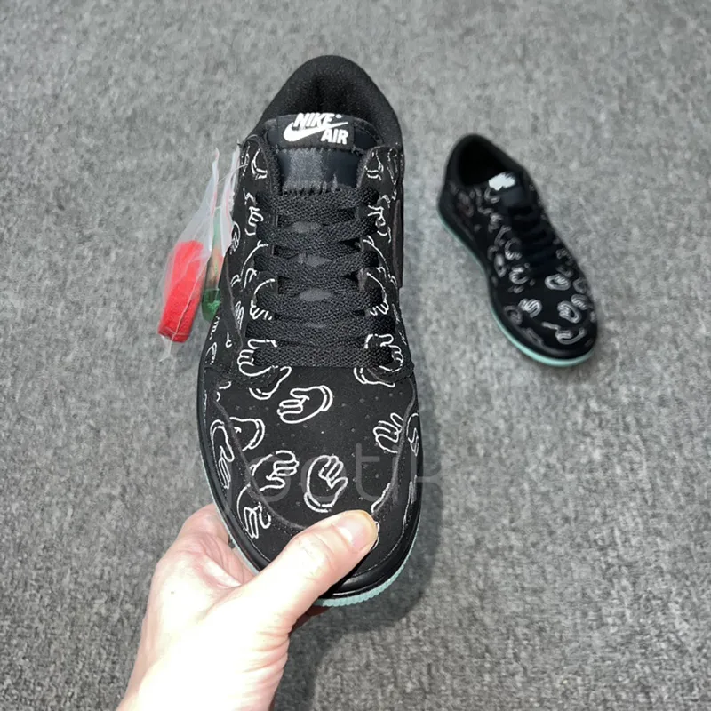 جردن وان لو کاز Jordan 1 Low Kaws مشکی - تصویر 5