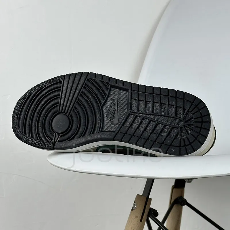 ایر جردن وان لو Travis Scott x Air Jordan 1 Low OG ایر جردن وان لو Travis Scott x Air Jordan 1 Low OG - تصویر 5