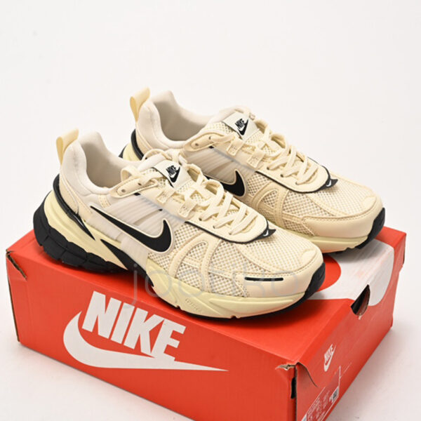 نایک وی تو کی ران Nike V2K Run Light Beige Black نایک وی تو کی ران Nike V2K Run Light Beige Black