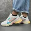 نایک وی تو کی ران Nike V2K Run سفید صورتی فیروزه ای نایک وی تو کی ران Nike V2K Run سفید صورتی فیروزه ای