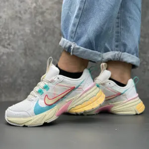 نایک وی تو کی ران Nike V2K Run سفید صورتی فیروزه ای نایک وی تو کی ران Nike V2K Run سفید صورتی فیروزه ای