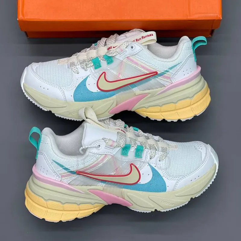 نایک وی تو کی ران Nike V2K Run سفید صورتی فیروزه ای نایک وی تو کی ران Nike V2K Run سفید صورتی فیروزه ای - تصویر 4