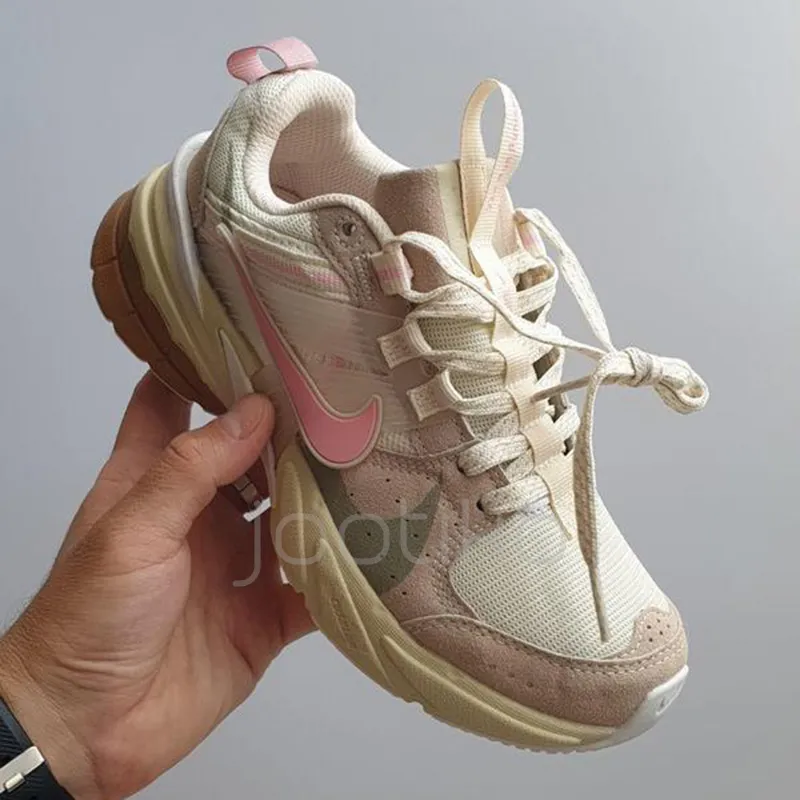 نایک وی تو کی ران Nike V2K Run سفید صورتی فیروزه ای نایک وی تو کی ران Nike V2K Run سفید صورتی فیروزه ای - تصویر 4