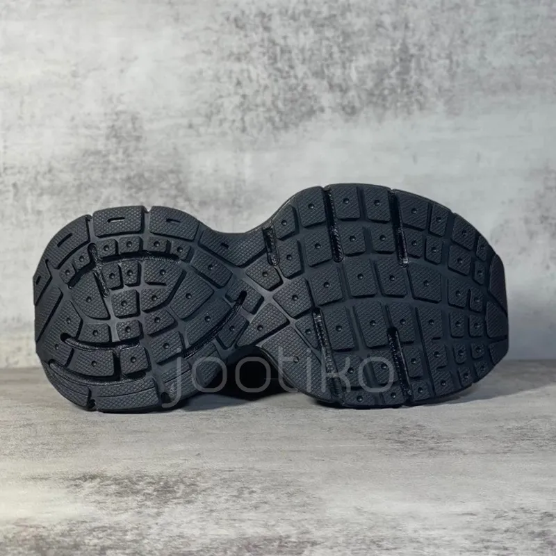 بالنسیاگا Balenciaga 3XL Suede Distressed مشکی - تصویر 5