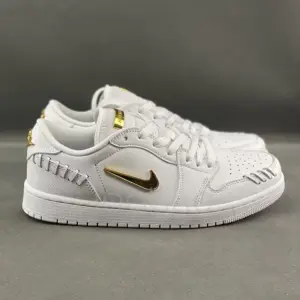 ایر جردن وان لو Jordan 1 Low Method of Make Sail Metallic Gold ایر جردن وان لو Jordan 1 Low Method of Make Sail Metallic Gold