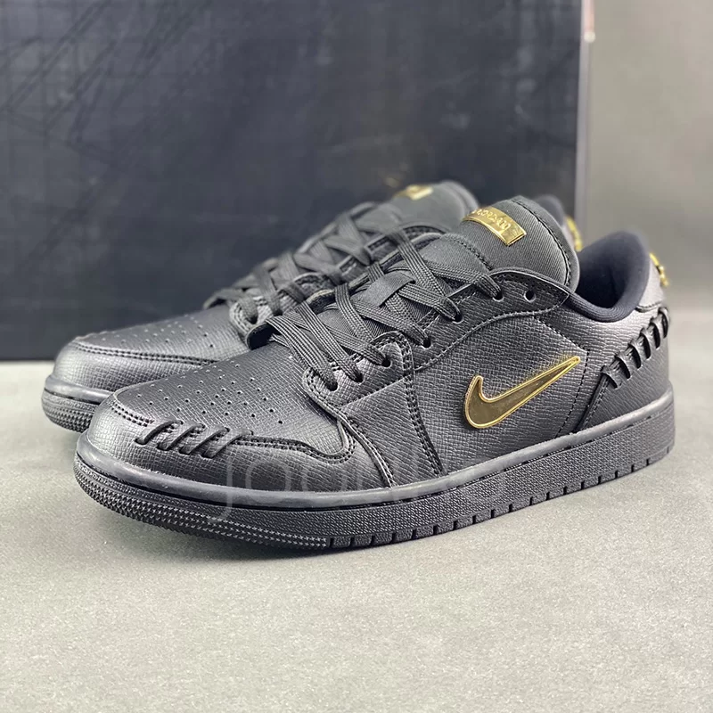 ایر جردن وان لو Jordan 1 Low Method of Make Black Metallic Gold ایر جردن وان لو Jordan 1 Low Method of Make Black Metallic Gold - تصویر 4