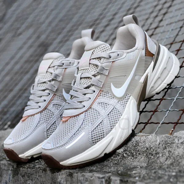 نایک وی تو کی ران Nike V2K Run نایک وی تو کی ران Nike V2K Run