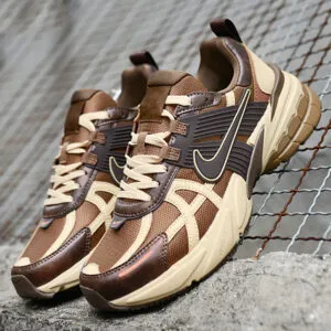 نایک وی تو کی ران Nike V2K Run Light British Tan Sesame قهوهای / کاراملی نایک وی تو کی ران Nike V2K Run Light British Tan Sesame قهوهای / کاراملی