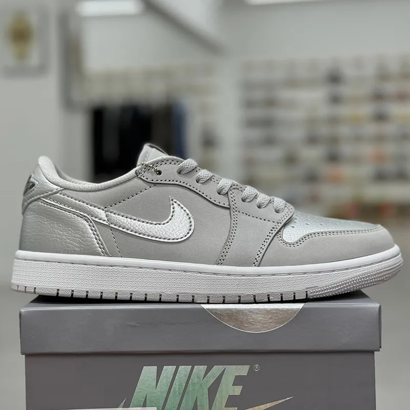جردن وان لو Jordan 1 Low OG Metallic Silver متالیک سیلور - تصویر 4