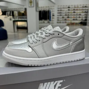 جردن وان لو Jordan 1 Low OG Metallic Silver متالیک سیلور جردن وان لو Jordan 1 Low OG Metallic Silver متالیک سیلور