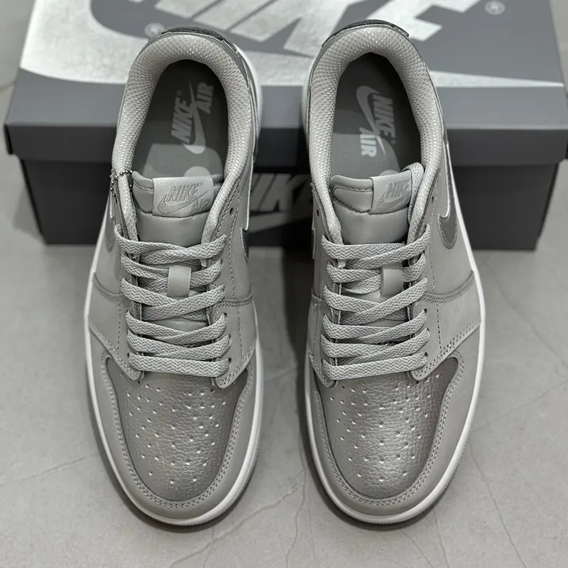 جردن وان لو Jordan 1 Low OG Metallic Silver متالیک سیلور - تصویر 2