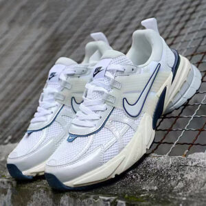 نایک وی تو کی ران Nike V2K Run Platinum Tint نایک وی تو کی ران Nike V2K Run Platinum Tint