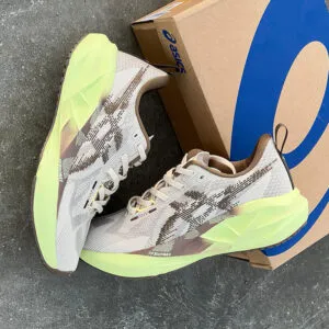 اسیکس نوابلاست 5 کرم قهوه ای زرد ASICS Novablast 5 Mineral Beige Taupe Grey اسیکس نوابلاست 5 کرم قهوه ای زرد ASICS Novablast 5 Mineral Beige Taupe Grey
