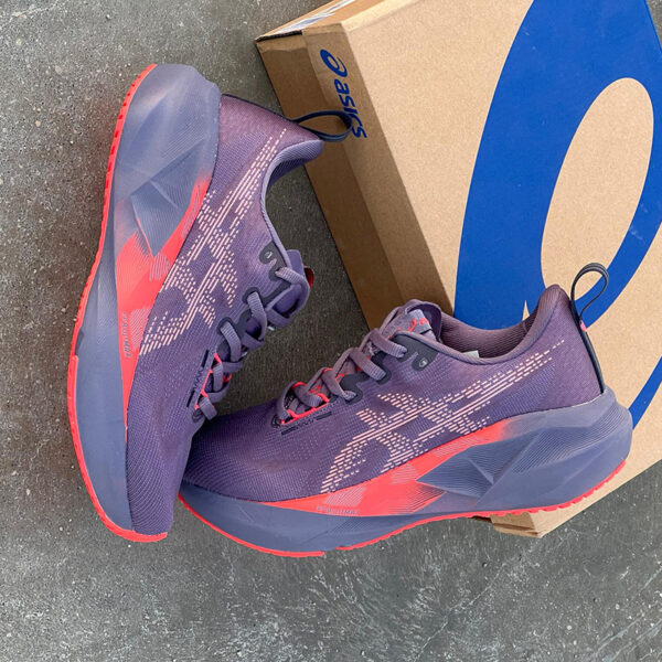 اسیکس نوابلاست 5 بنفش و مرجانی ASICS Novablast 5 Greyish Purple Coral Reef اسیکس نوابلاست 5 بنفش و مرجانی ASICS Novablast 5 Greyish Purple Coral Reef
