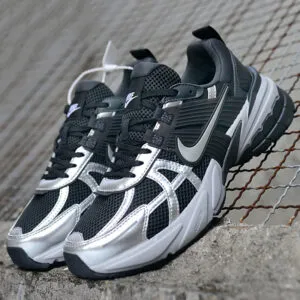 نایک وی تو کی ران مشکی نقرهای متالیک Nike V2K Run Black Metallic Silver نایک وی تو کی ران مشکی نقرهای متالیک Nike V2K Run Black Metallic Silver