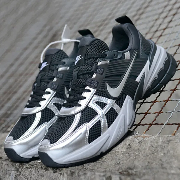 نایک وی تو کی ران مشکی نقرهای متالیک Nike V2K Run Black Metallic Silver نایک وی تو کی ران مشکی نقرهای متالیک Nike V2K Run Black Metallic Silver