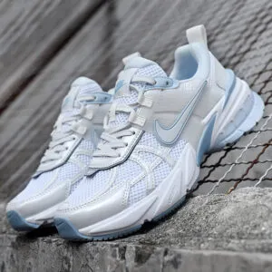 نایک وی تو کی ران سفید آبی یخی Nike V2K Run Platinum Tint Summit White Light Smoke Grey نایک وی تو کی ران سفید آبی یخی Nike V2K Run Platinum Tint Summit White Light Smoke Grey