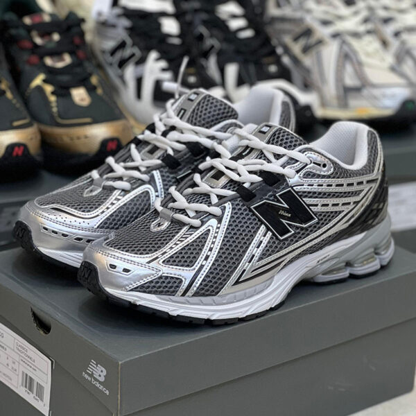کفش نیوبالانس 1906R نقره‌ای متالیک / مشکی New Balance 1906R Silver Metalic Black