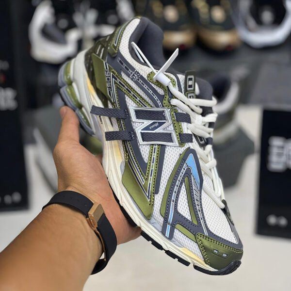 کفش نیوبالانس 1906A سبز زیتونی سفید خاکستری New Balance 1906A Olive Juice Sea Salt کفش نیوبالانس 1906A سبز زیتونی سفید خاکستری New Balance 1906A Olive Juice Sea Salt