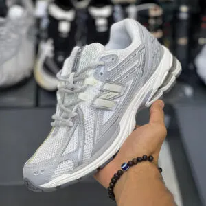 کفش نیوبالانس 1906R طوسی روشن / سفید New Balance 1906R Shadow Grey Magnet JD Sports Exclusive کفش نیوبالانس 1906R طوسی روشن / سفید New Balance 1906R Shadow Grey Magnet JD Sports Exclusive