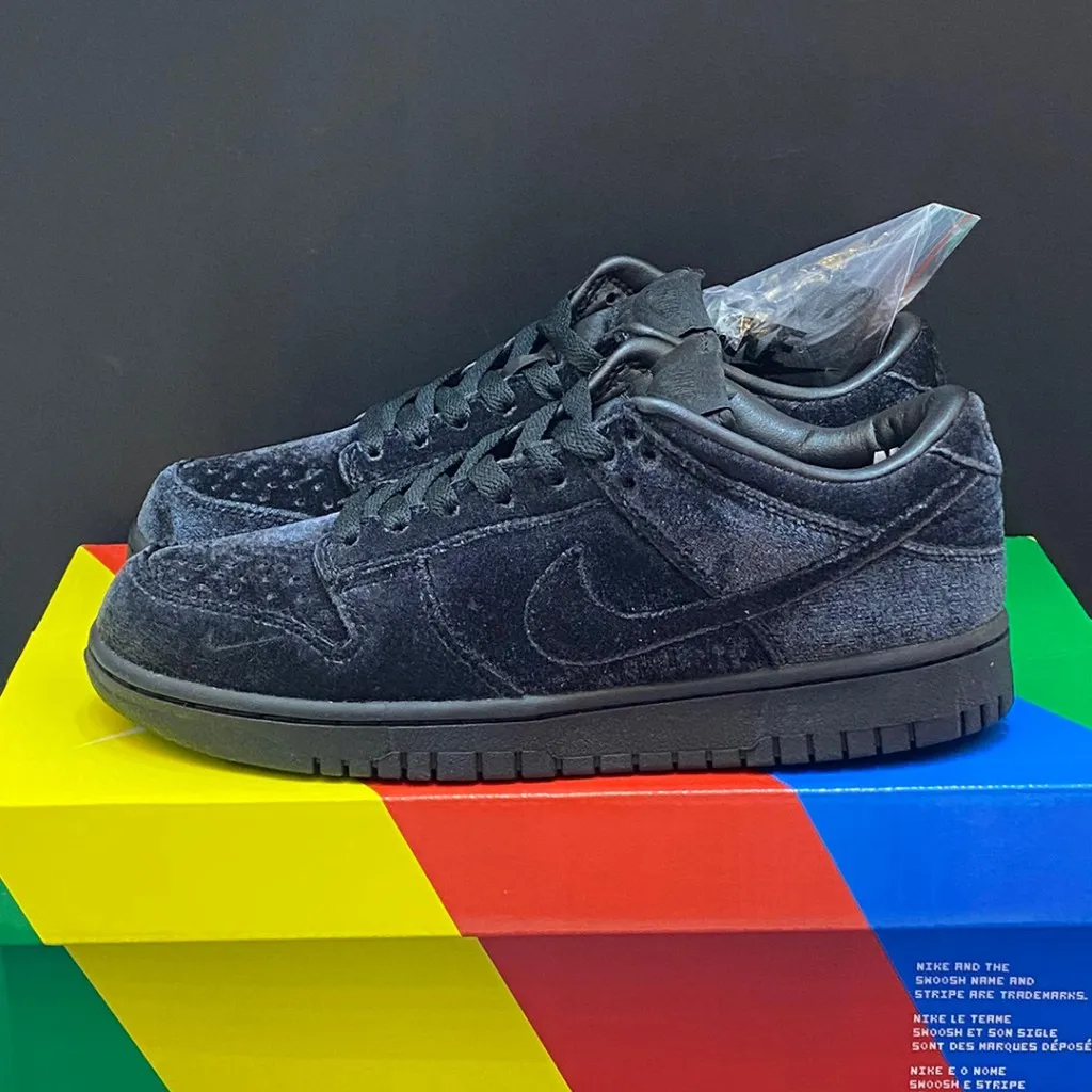 نایک اس بی دانک لو مشکی مخمل Nike Dunk Low Dover Street Market Triple Black Velvet - تصویر 2