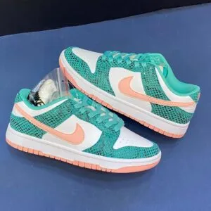 نایک اس بی دانک لو فیروزهای پوست ماری Nike Dunk Low Snakeskin Washed Teal Bleached Coral نایک اس بی دانک لو فیروزهای پوست ماری Nike Dunk Low Snakeskin Washed Teal Bleached Coral