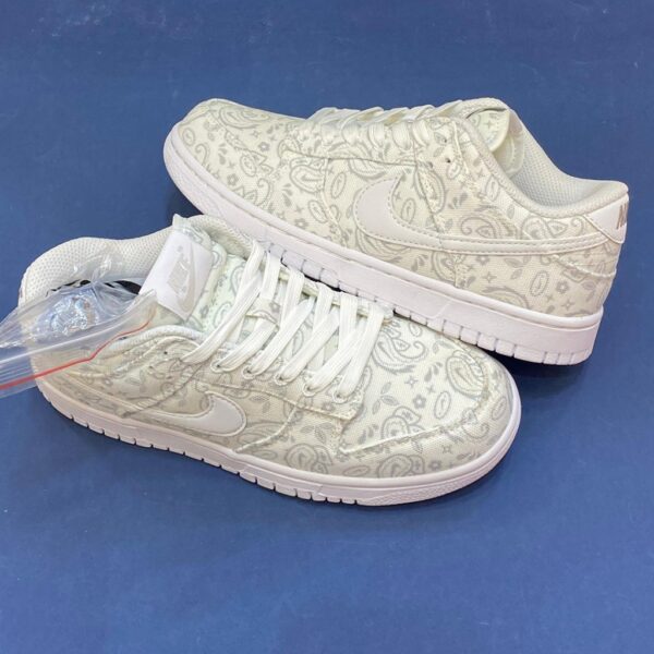 نایک دانک لو سفید طرح پیزلی Nike Dunk Low White Paisley