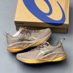 اسیکس نوابلاست 5 خاکی طلایی لوکس ASICS Novablast 5 Luxe Taupe Grey
