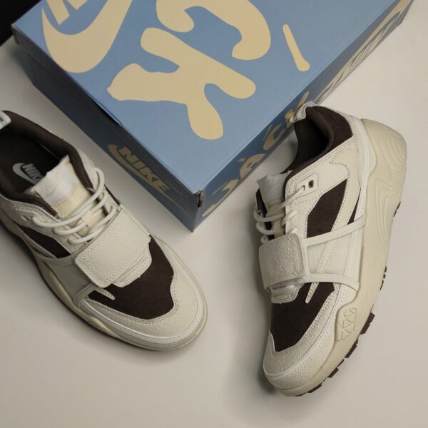 نایک زوم فیلد جکس تراویس اسکات شارکادون Nike Zoom Field Jaxx Travis Scott Sharkadon نایک زوم فیلد جکس تراویس اسکات شارکادون Nike Zoom Field Jaxx Travis Scott Sharkadon