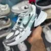 نایک وی تو کی ران سفید طوسی متالیک پلاتینیوم روشن Nike V2K Run Summit White Dark Obsidion - تصویر 2