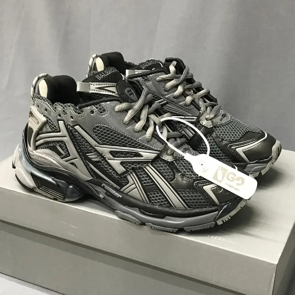 بالنسیاگا رانر طوسی تیره مشکی Balenciaga Runner Dark Grey Black بالنسیاگا رانر طوسی تیره مشکی Balenciaga Runner Dark Grey Black - تصویر 5