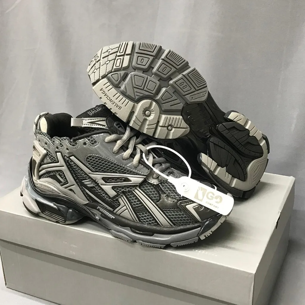 بالنسیاگا رانر طوسی تیره مشکی Balenciaga Runner Dark Grey Black بالنسیاگا رانر طوسی تیره مشکی Balenciaga Runner Dark Grey Black - تصویر 2