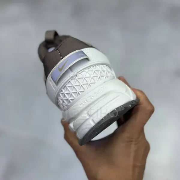 نایک زوم ومرو 5 روم قهوه ای استخوانی Nike Zoom Vomero 5 Roam Light Bone Mink Brown نایک زوم ومرو 5 روم قهوه ای استخوانی Nike Zoom Vomero 5 Roam Light Bone Mink Brown