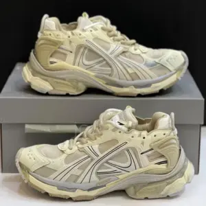 بالنسیاگا رانر بژ Balenciaga Runner Beige بالنسیاگا رانر بژ Balenciaga Runner Beige