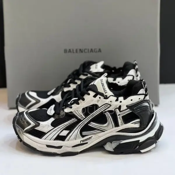 بالنسیاگا رانر مشکی سفید Balenciaga Runner Black White بالنسیاگا رانر مشکی سفید Balenciaga Runner Black White