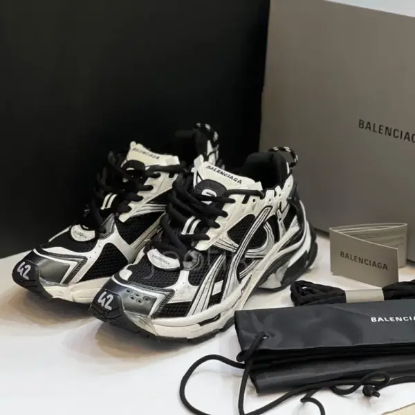 بالنسیاگا رانر مشکی سفید Balenciaga Runner Black White بالنسیاگا رانر مشکی سفید Balenciaga Runner Black White