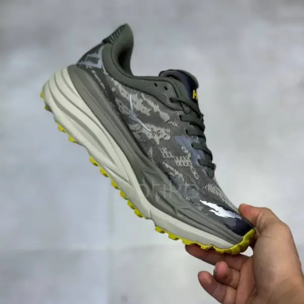 هوکا استینسون 7 زیتونی طرح جنگلی Hoka Stinson 7 Olive Haze Forest Cover هوکا استینسون 7 زیتونی طرح جنگلی Hoka Stinson 7 Olive Haze Forest Cover