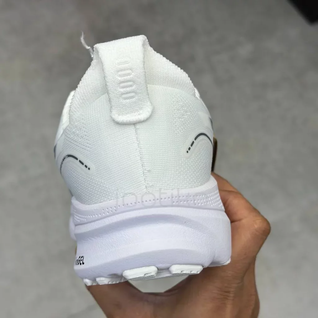 کفش ورزشی اسیکس ژل کایانو 32 سفید ASICS Gel-Kayano 32 White Pure Silver کفش ورزشی اسیکس ژل کایانو 32 سفید ASICS Gel-Kayano 32 White Pure Silver - تصویر 4