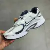 نایک وی فایو آر ان آر سفید سرمه ای Nike V5 RNR White Navy Silver نایک وی فایو آر ان آر سفید سرمه ای Nike V5 RNR White Navy Silver