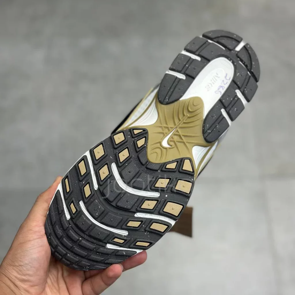 نایک وی فایو آر ان آر متالیک بژ Nike V5 RNR Parachute Beige Metallic Pewter - تصویر 3