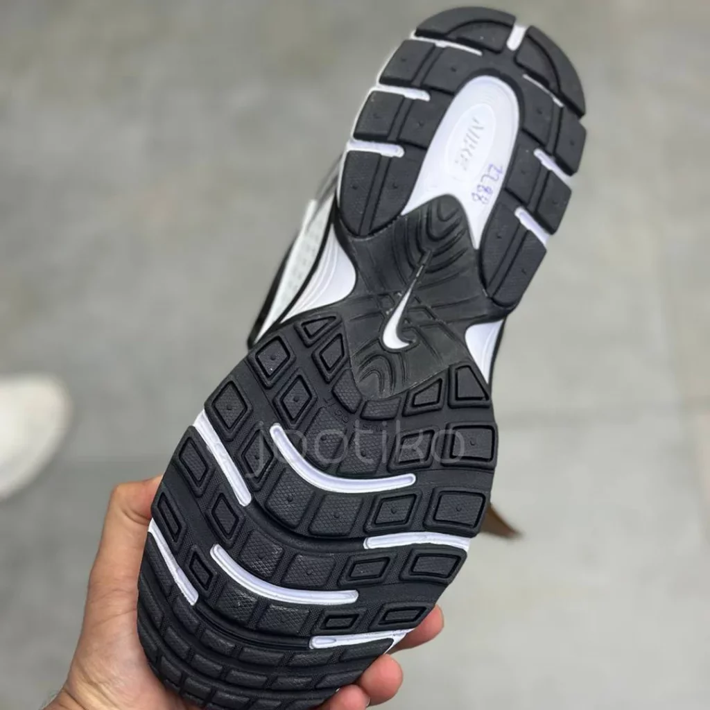 نایک وی فایو آر ان آر سفید متالیک نقره‌ای مشکی Nike V5 RNR White Vast Grey Metallic Silver Black - تصویر 5