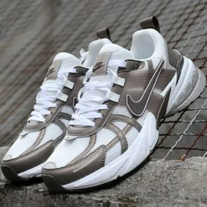 نایک وی تو کی ران سفید قهوه ای Nike V2K Run Mink Brown Summit White College Grey Ironstone نایک وی تو کی ران سفید قهوه ای Nike V2K Run Mink Brown Summit White College Grey Ironstone