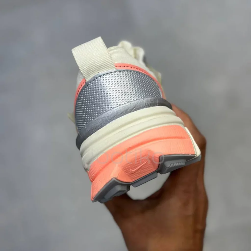 نایک وی تو کی ران کرم متالیک مرجانی Nike V2K Run Coral Metallic Cream نایک وی تو کی ران کرم متالیک مرجانی Nike V2K Run Coral Metallic Cream - تصویر 4