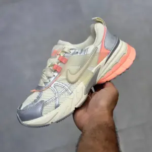 نایک وی تو کی ران کرم متالیک مرجانی Nike V2K Run Coral Metallic Cream نایک وی تو کی ران کرم متالیک مرجانی Nike V2K Run Coral Metallic Cream